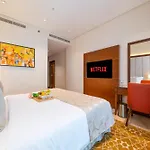 1Br 5-Star Hotel W & Infinity Pool & Gym Canal Views