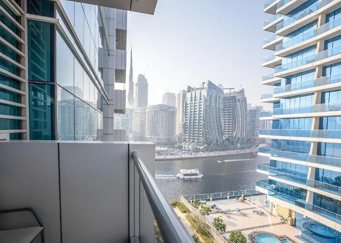 1Br 5-Star Hotel W & Infinity Pool & Gym Canal Views