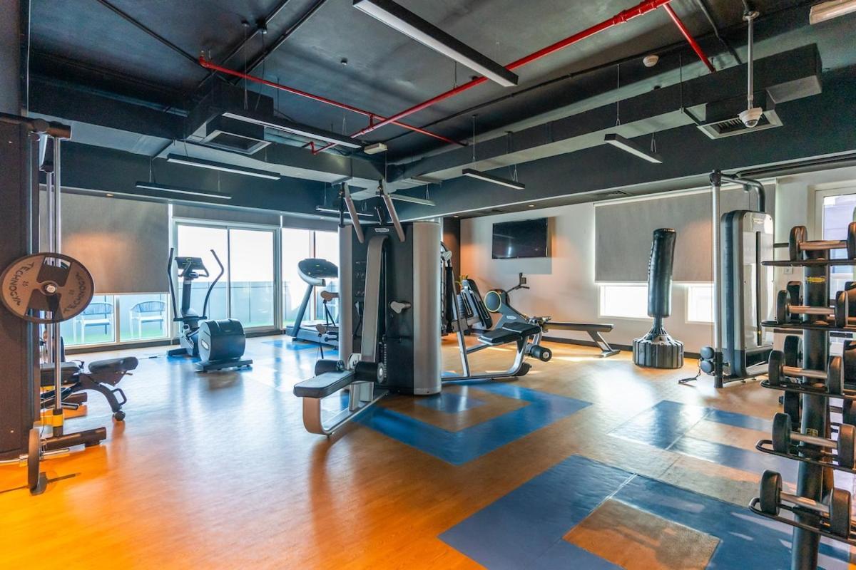 1br 5-star W & Infinity Pool & Gym Canal Views Dubai