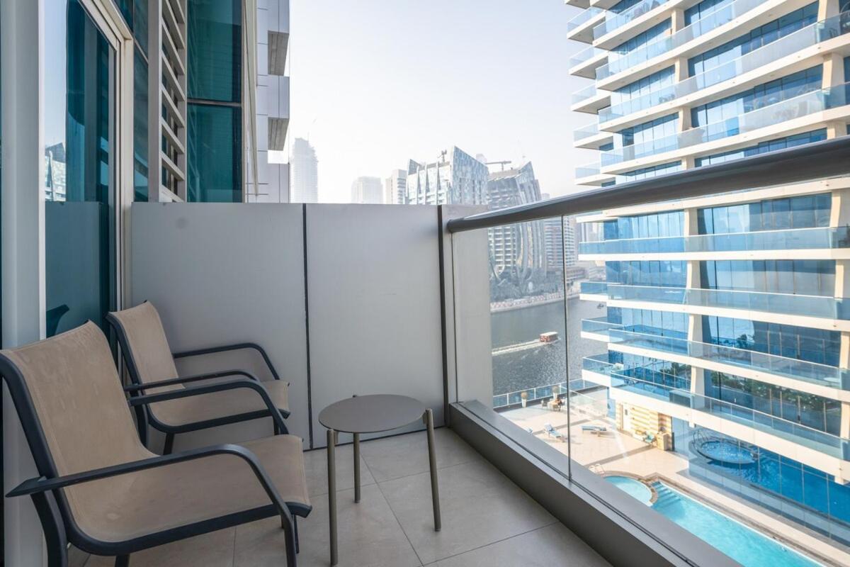 1br 5-star W & Infinity Pool & Gym Canal Views Dubai