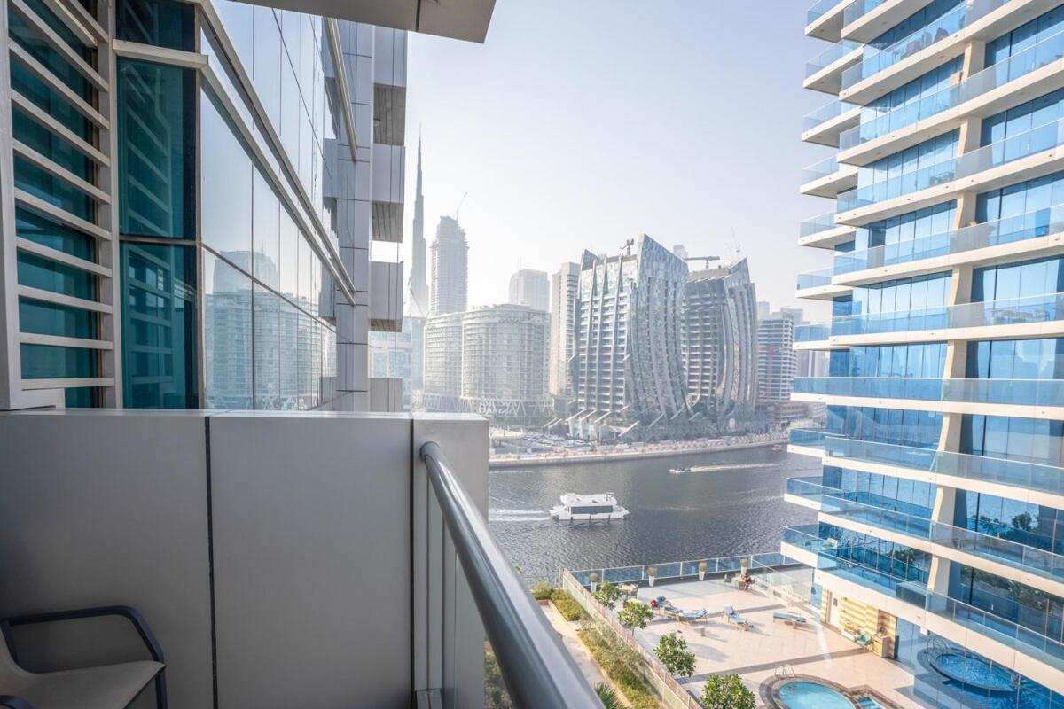 Bahay bakasyunan 1br 5-star W & Infinity Pool & Gym Canal Views Dubai