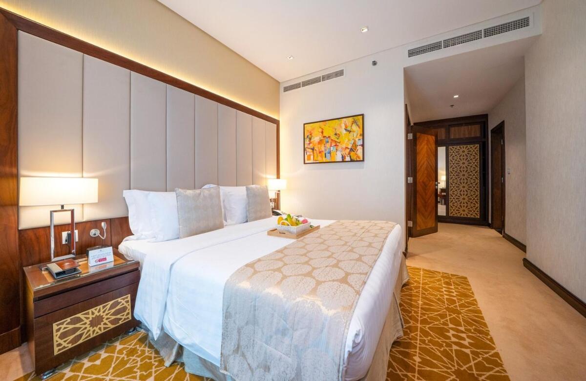Bahay bakasyunan 1br 5-star W & Infinity Pool & Gym Canal Views Dubai