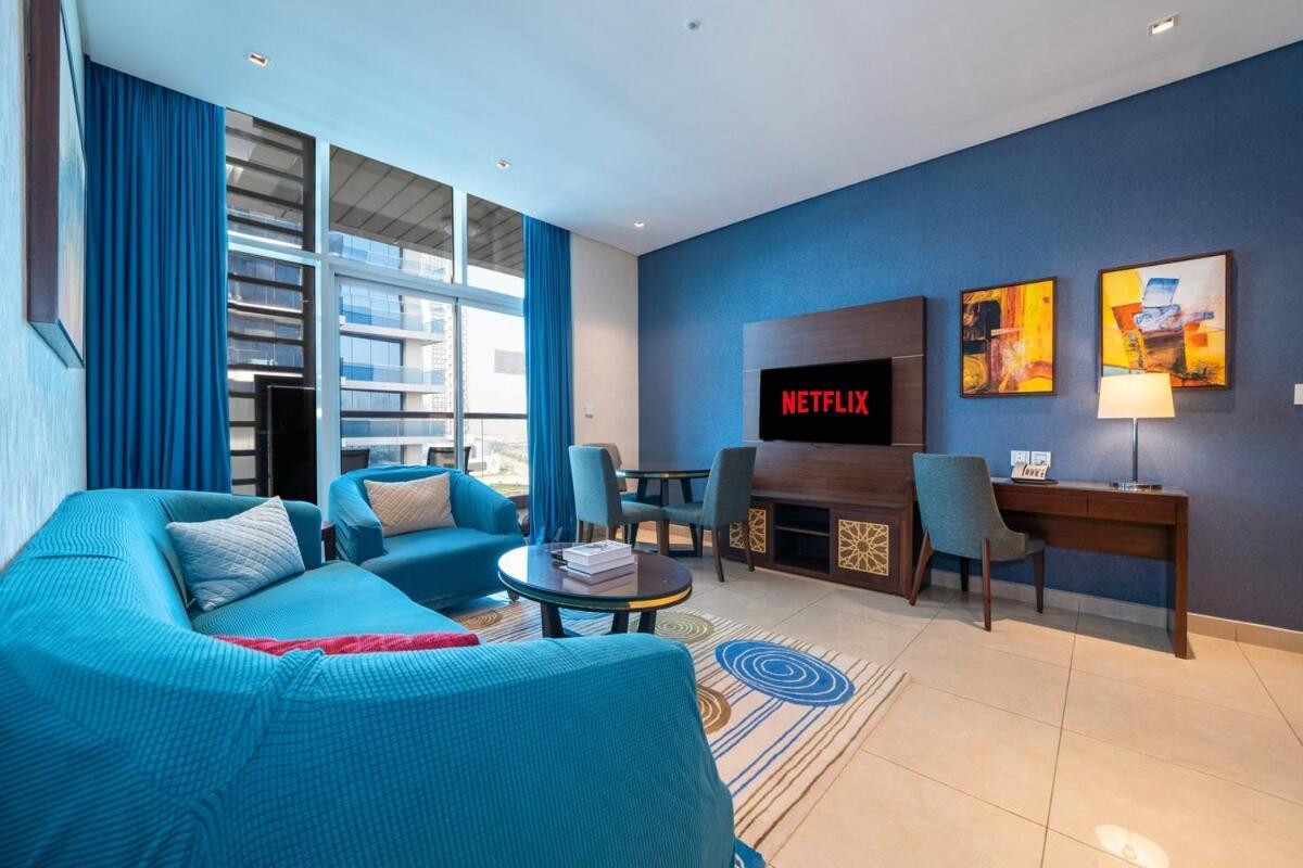 1br 5-star W & Infinity Pool & Gym Canal Views Dubai
